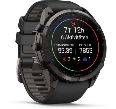 Eine Garmin Smartwatch zeigt Zeit, Aktivitäten, Distanz und Kalorien an. Eine Garmin Smartwatch zeigt Zeit, Aktivitäten, Distanz und Kalorien an.