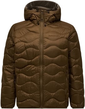 Eine braune Daunenjacke mit Kapuze und Wellensteppung, Marke Peak Performance.
