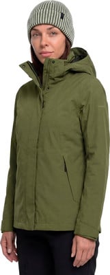 Grüne Damenjacke mit Kapuze und gestreifter Mütze. Grüne Damenjacke mit Kapuze und gestreifter Mütze.