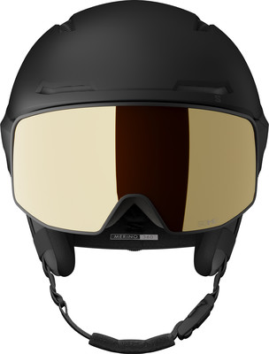 Schwarzer Skihelm mit integrierter goldener Brille und Riemen. Schwarzer Skihelm mit integrierter goldener Brille und Riemen.