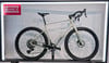 Modernes Cube Gravelbike im Angebot mit dem Schriftzug 'FIRMEN RADL.AT'.