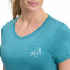 Damen-T-Shirt von McKinley mit kurzem Ärmel und Bergmotiv.