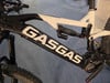 GASGAS Mountain E-Bike mit weiß-schwarzem Rahmen und RockShox Dämpfer.