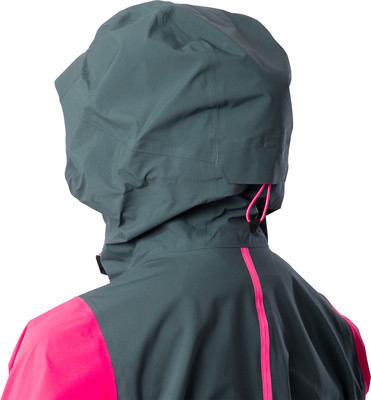 Grüne Jacke mit pinken Details und Kapuze, von hinten.