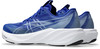 Blaue Laufschuhe mit weißer Sohle und ASICS-Logo.