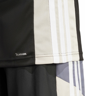 adidas Train Essentials Seasonal Colorblock tričko 