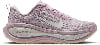 Damens-Laufschuh von Nike in Rosa mit weißem Logo und Zoomx-Schriftzug.