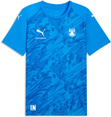 Blaues Puma-Trikot mit Logo und Muster, unten die Aufschrift IN.