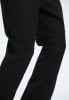 Schwarze Hose mit gesteppten Einsätzen an Knien und Oberschenkeln.