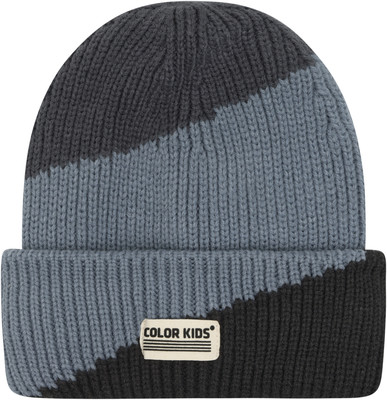 Graue Strickmütze mit blauem Streifen und Color Kids Logo. Graue Strickmütze mit blauem Streifen und Color Kids Logo.