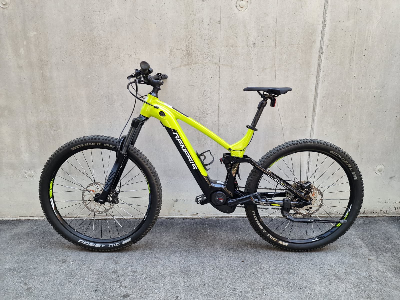 Ein gelbes Genesis E-Bike mit Federung vorne und hinten.