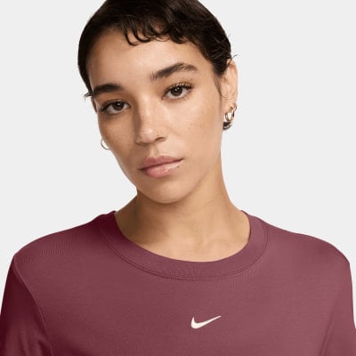 Nike Chill Knit T-Shirt Nike Chill Knit T-Shirt
