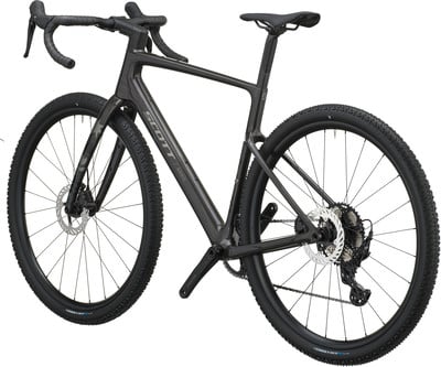 Schwarzes Scott Gravelbike mit Scheibenbremsen und breiten Reifen.
