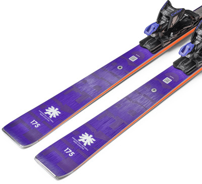 Lila Ski mit schwarzer Bindung und orangefarbenem Streifen am Rand. Lila Ski mit schwarzer Bindung und orangefarbenem Streifen am Rand.