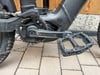 Detail des Kettenantriebs und des Pedals eines Bosch E-Bikes.
