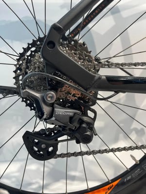 Shimano Deore Schaltwerk an einem Mountainbike. Shimano Deore Schaltwerk an einem Mountainbike.