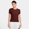 Damen-Weinrot-T-Shirt von Nike mit Logo auf der Brust.