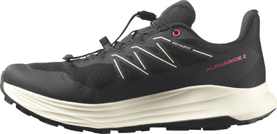 Schwarzer Laufschuh mit rosa Details und weißem Logo. Schwarzer Laufschuh mit rosa Details und weißem Logo.