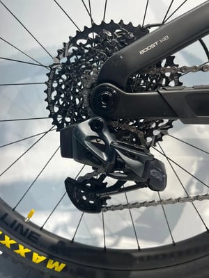 SRAM GX Eagle Schaltwerk mit Kassette und Kette. SRAM GX Eagle Schaltwerk mit Kassette und Kette.