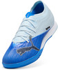 Blauer Puma Fußballschuh mit weißen Schnürsenkeln und Logo.
