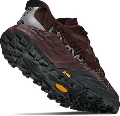 Brauner Hoka Trailrunning-Schuh mit profilierter Vibram-Sohle. Brauner Hoka Trailrunning-Schuh mit profilierter Vibram-Sohle.