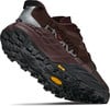 Brauner Hoka Trailrunning-Schuh mit profilierter Vibram-Sohle.