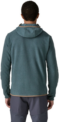 Rückansicht eines Mannes in einem tealfarbenen Fleece-Hoodie und dunkelgrauer Hose. Rückansicht eines Mannes in einem tealfarbenen Fleece-Hoodie und dunkelgrauer Hose.
