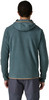 Rückansicht eines Mannes in einem tealfarbenen Fleece-Hoodie und dunkelgrauer Hose.