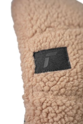 Lederdetail mit Markenlogo, wollgefüttert. Lederdetail mit Markenlogo, wollgefüttert.