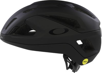 Ein mattschwarzer Oakley-Fahrradhelm mit Mips-Logo auf der Rückseite.