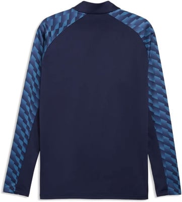 Dunkelblaues Langarmshirt mit blauem geometrischem Muster auf den Ärmeln. Dunkelblaues Langarmshirt mit blauem geometrischem Muster auf den Ärmeln.