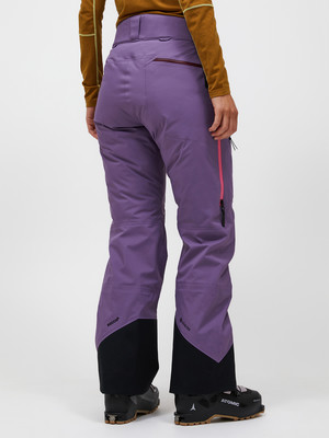 Damen-Skihose in Lila mit schwarzen Hosenbeinen und Logos. Damen-Skihose in Lila mit schwarzen Hosenbeinen und Logos.