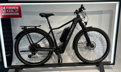 Schwarzes Centurion E-Bike mit großem Display und Beleuchtung. Schwarzes Centurion E-Bike mit großem Display und Beleuchtung.