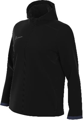 Schwarze Nike Herrenjacke mit Kapuze und Logo auf der Brust.