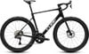 Schwarzes Cube Rennrad mit Scheibenbremsen und Carbonrahmen.