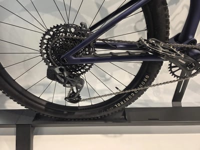 SRAM GX Mountainbike-Schaltwerk mit Kassette und Kette.