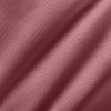 Rosa Stoff mit feiner Textur und Falten.