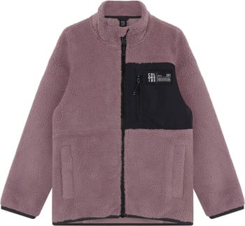 Eine rosafarbene Fleecejacke mit Stehkragen und schwarzer Tasche mit Logo.