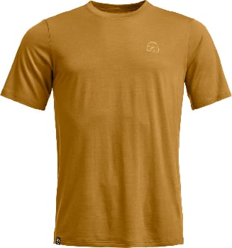Kurzarmshirt in Senffarbe mit kleinem Logo auf der Brust.