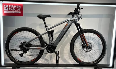 Ein E-Mountainbike von Genesis mit Federung und Antrieb. Ein E-Mountainbike von Genesis mit Federung und Antrieb.