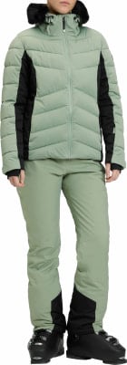 Damen-Skijacke und -hose in Minzgrün mit schwarzen Details. Damen-Skijacke und -hose in Minzgrün mit schwarzen Details.
