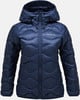 Damen-Steppjacke in Dunkelblau mit Kapuze und Peak Performance Logo.