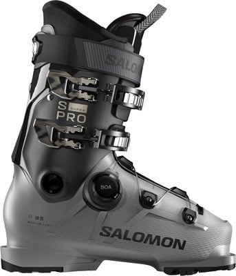 Salomon S/Pro Supra Skischuh mit BOA-System und mittlerer Leiste. Salomon S/Pro Supra Skischuh mit BOA-System und mittlerer Leiste.