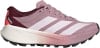 Damen-Laufschuh von Adidas Terrex in Rosa mit weißen Streifen.