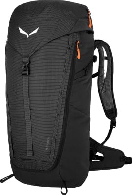 Schwarzer Salewa Wanderrucksack mit orangefarbenen Akzenten und Markenlogo.
