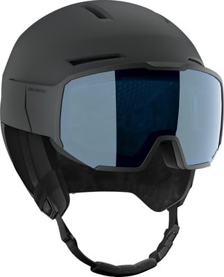 Schwarzer Skihelm mit Visier und verstellbarem Riemen. Schwarzer Skihelm mit Visier und verstellbarem Riemen.