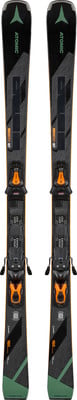 Atomic Redster-Ski mit Bindung sind schwarz mit grünen und orangefarbenen Akzenten. Atomic Redster-Ski mit Bindung sind schwarz mit grünen und orangefarbenen Akzenten.