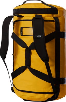 Gelbe Reisetasche von The North Face mit schwarzen Trägern und Logo. Gelbe Reisetasche von The North Face mit schwarzen Trägern und Logo.