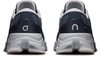 Rückansicht zweier dunkelblauer Laufschuhe mit weißer Sohle.