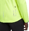 Detail einer Jacke mit Nakamura-Logo und reflektierenden Elementen.